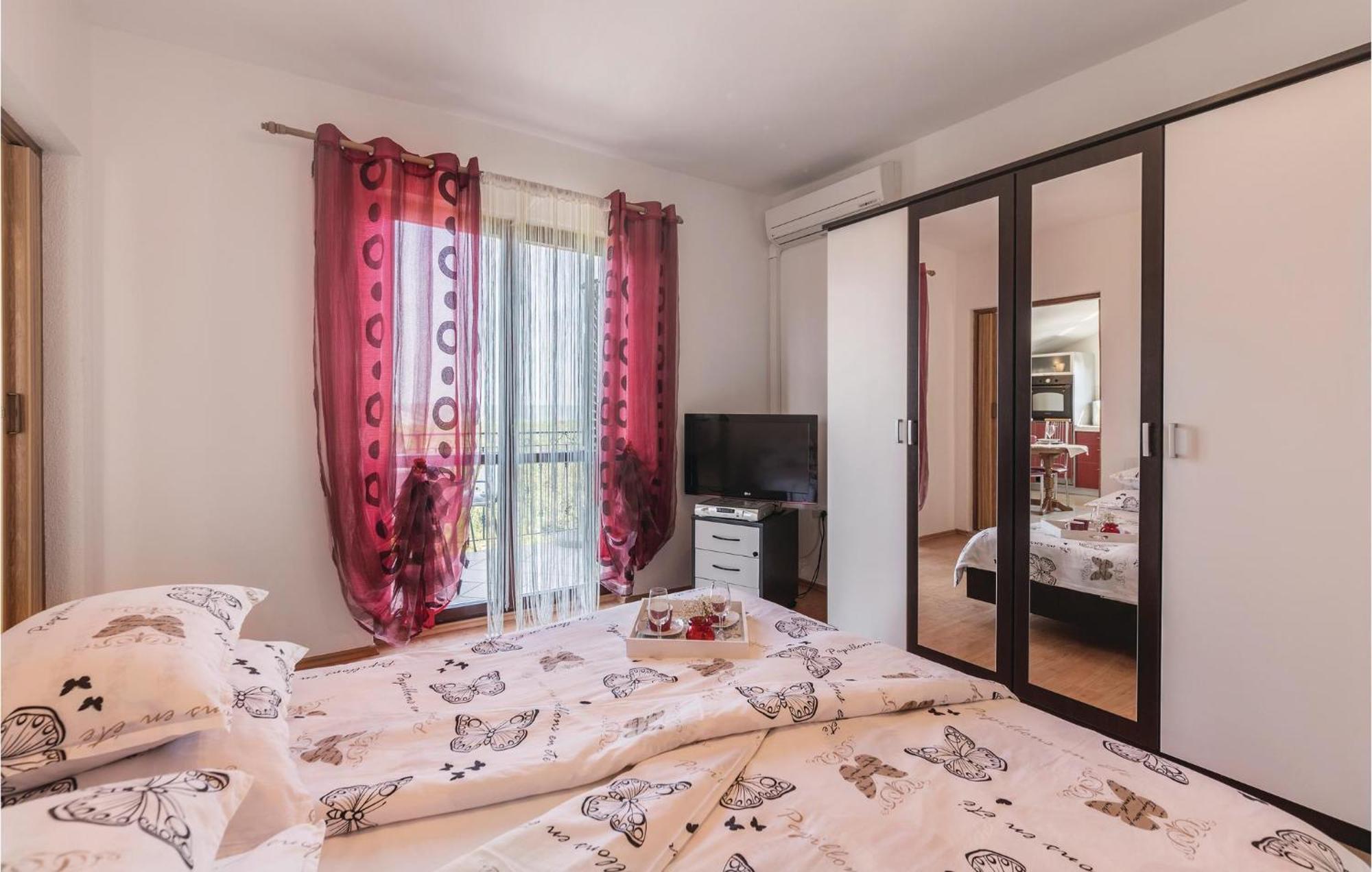 Pet Friendly Apartment In Koromacno With Wifi Ngoại thất bức ảnh