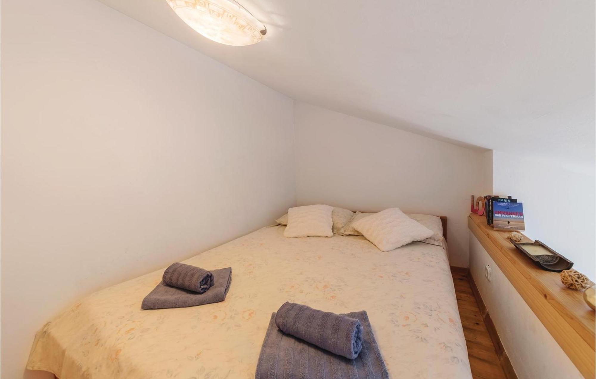 Pet Friendly Apartment In Koromacno With Wifi Ngoại thất bức ảnh